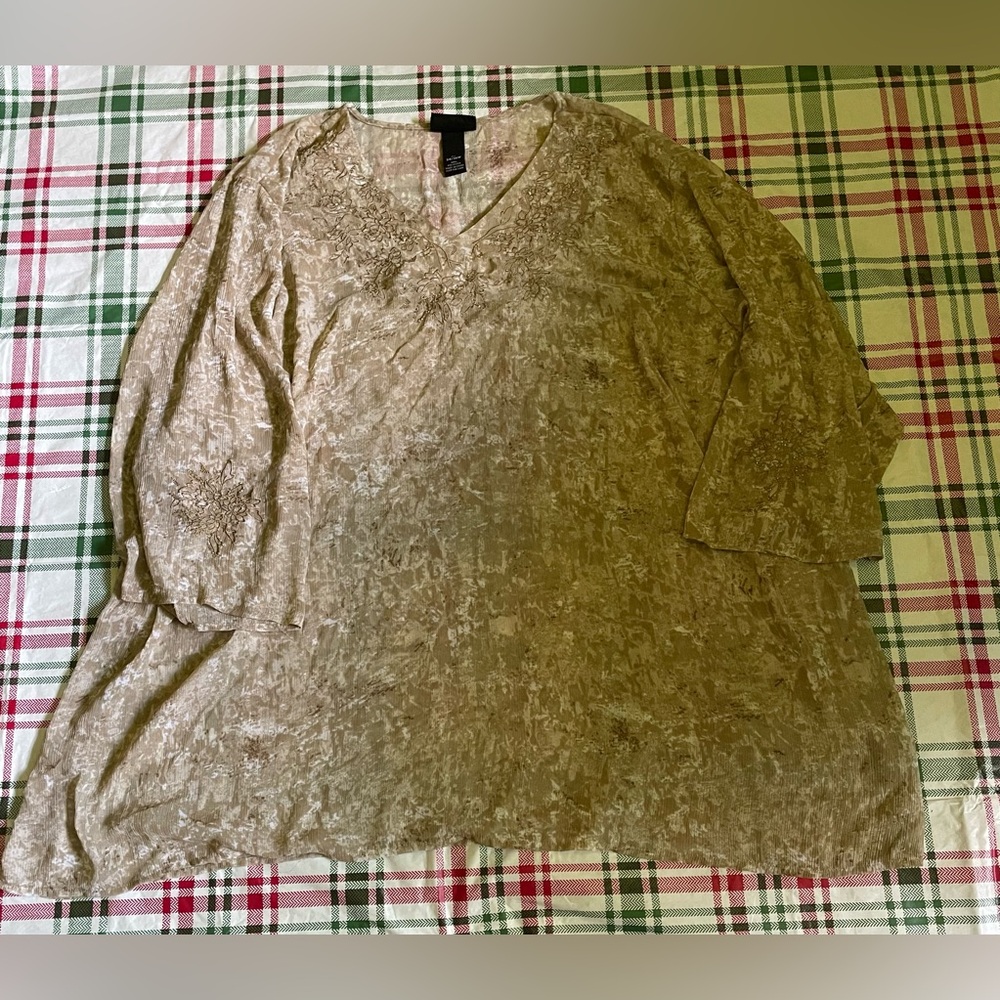 Maggie Barnes Women’s Blouse Size 5X 34/36W beige